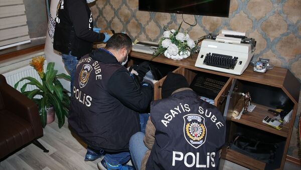 14'ü kamu görevlisi 83 şüpheliye rüşvet ve sahtecilik operasyonu - Sputnik Türkiye