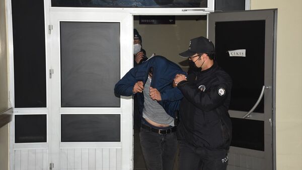 Kayseri'de yaşayan kadını ölümle tehdit ettiği iddia edilen eski kocası polis tarafından gözaltına alındı. - Sputnik Türkiye
