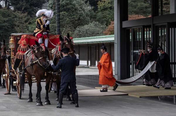 Japonya'da imparatorluk tahtının ilk varisi konumuna Veliaht Prens Fumihito yükseldi - Sputnik Türkiye
