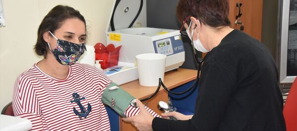 Çin'in geliştirdiği koronavirüs aşısı Adana'da gönüllülere yapıldı - Sputnik Türkiye