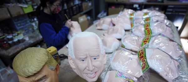 Donald Trump, Joe Biden maskeleri, Ogawa Stüdyoları, Japonya - Sputnik Türkiye