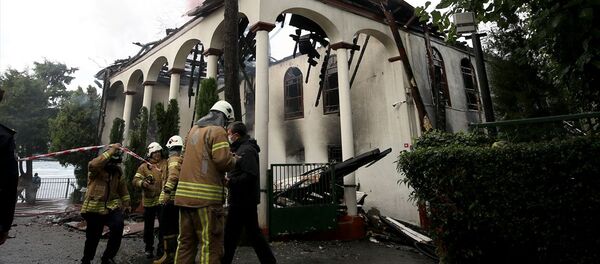Üsküdar'da tarihi Vaniköy Camisi'nde çıkan yangın - Sputnik Türkiye