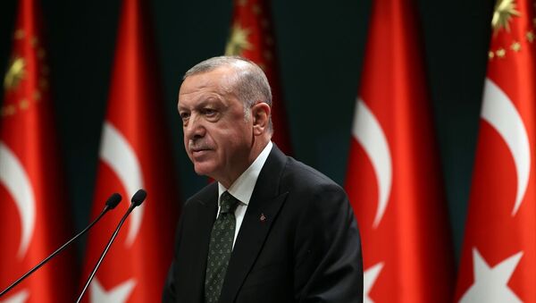 Türkiye Cumhurbaşkanı Recep Tayyip Erdoğan, Cumhurbaşkanlığı Kabine Toplantısı’nın ardından açıklamalarda bulundu. - Sputnik Türkiye