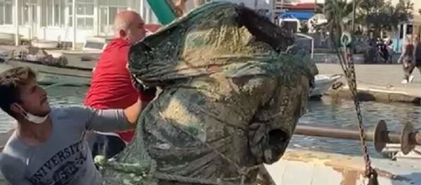 Balıkçıların ağına bu kez heykel takıldı - Sputnik Türkiye