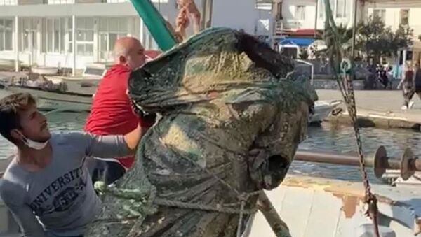 Balıkçıların ağına bu kez heykel takıldı - Sputnik Türkiye