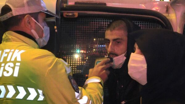 Bursa'da yan yatan aracın alkollü sürücüsü - Sputnik Türkiye