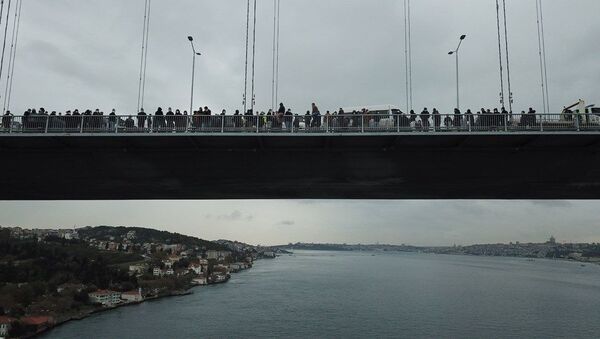 İşçiler 15 Temmuz Şehitler köprüsünde eylem yaptı - Sputnik Türkiye