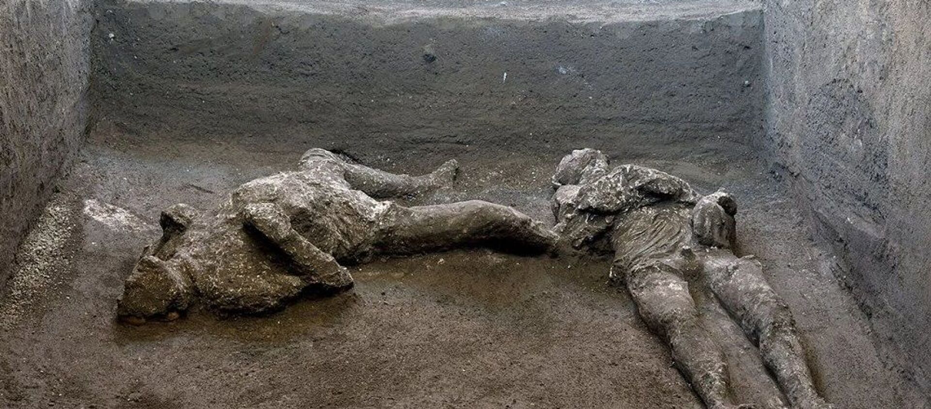 Pompei'de küllerle kaplı iki insan bedeni - Sputnik Türkiye, 1920, 22.11.2020