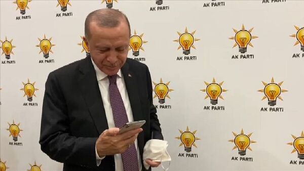 Erdoğan, İzmir depreminin simge isimlerinden Ayda ile telefonda görüştü - Sputnik Türkiye