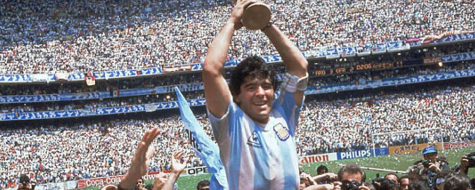 Diego Maradona, oyun tarzıyla futbolseverlerin sevgilisi haline gelmişti. - Sputnik Türkiye, 1920, 30.11.2020