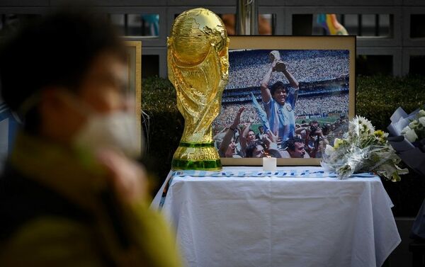 Arjantin'de binlerce kişi Maradona'ya veda ediyor. - Sputnik Türkiye