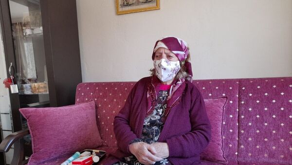 İzmir'de Kovid-19 tedavisi gören 90 yaşındaki kadın taburcu edildi - Sputnik Türkiye