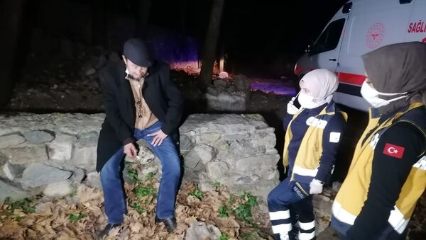 Bursa’da sokağa çıkma kısıtlamasına aldırış etmeyerek ormanda mahsur kalan alkollü kişi; polis ve sağlık ekiplerini alarma geçirdi.  - Sputnik Türkiye