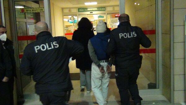 Polis, karakol, kelepçeli kişi - Sputnik Türkiye