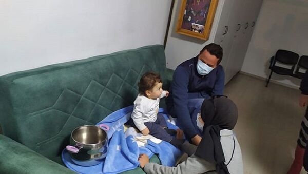 Nevşehir’de düdüklü tencereye sıkışan bebeği itfaiye çıkardı - Sputnik Türkiye