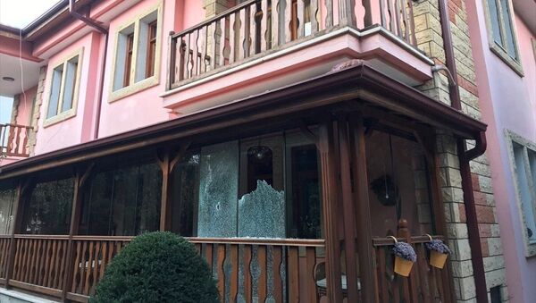 Ayhan Sefer Üstün'ün Sakarya'daki evine silahlı saldırı  - Sputnik Türkiye