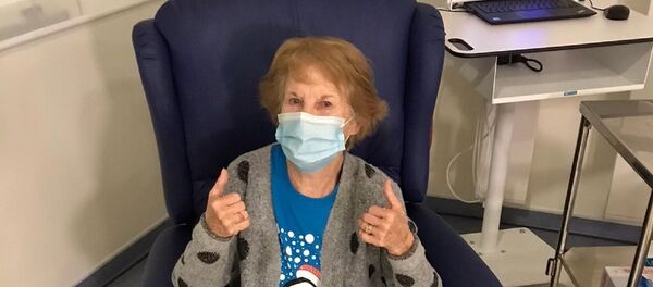 klinik deneyler dışında aşılanan ilk kişi 90 yaşındaki Margaret Keenan klinik deneyler dışında aşılanan ilk kişi 90 yaşındaki Margaret Keenan - Sputnik Türkiye