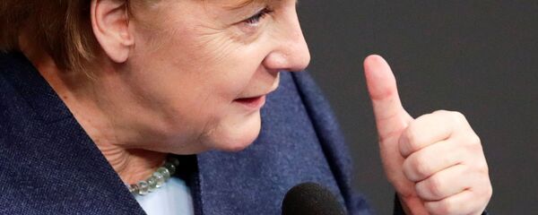 Şansölye Angela Merkel, Alman meclisi  Bundestag'da konuşurken - Sputnik Türkiye