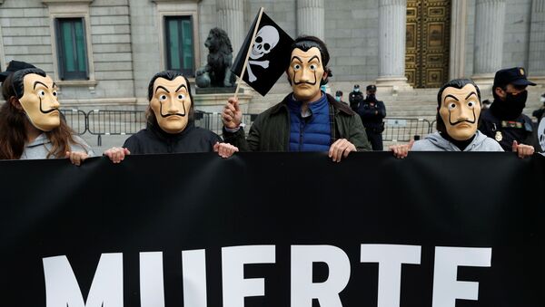 Parlamento önünde ötanazi yasa tasarısını protesto edenler, Madrid, İspanya - Sputnik Türkiye