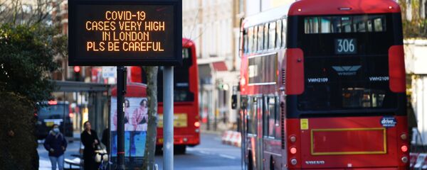 Koronavirüs - Kovid-19 - Sosyal mesafe uyarısı - Londra - İngiltere - Sputnik Türkiye