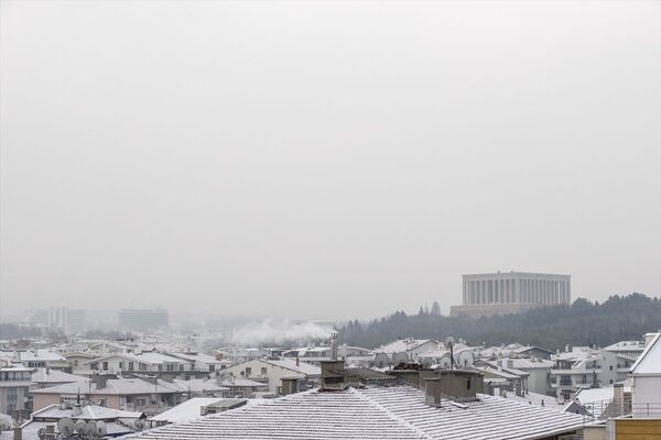Ankara'da sabaha karşı başlayan kar yağışı kent genelinde etkili oldu.

 - Sputnik Türkiye