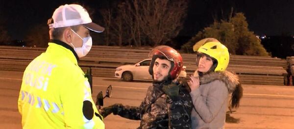 Sağlık çalışanıyım dedi, belge gösteremeyince ceza yedi - Sputnik Türkiye