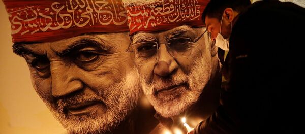 İran Devrim Muhafızları generali Kasım Süleymani'nin ABD Başkanı Donald Trump'ın talimatıyla 3 Ocak 2020'de bir İHA saldırısı sonucu Irak'taki Bağdat Havalimanı yakınlarında öldürülmesinin 1. yıldönümü, gösterilerle anılıyor.  - Sputnik Türkiye