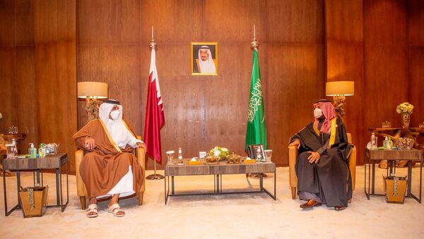 Saudi Arabia's Crown Prince Mohammed bin Salman meets Qatar's Emir Sheikh Tamim bin Hamad al-Thani during the Gulf Cooperation Council's (GCC) 41st Summit in Al-Ula - Sputnik Türkiye