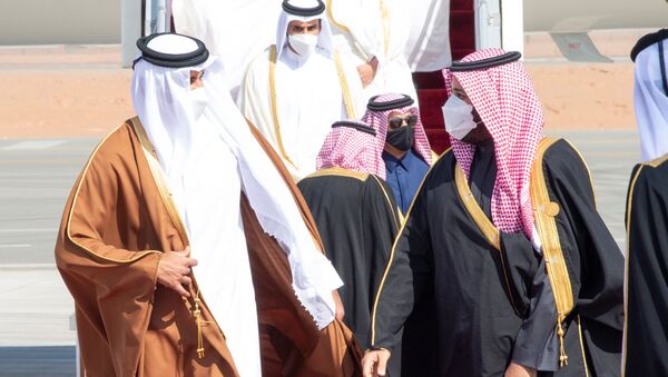 Suudi Arabistan Veliaht Prensi Muhammed bin Selman ve Katar Emiri Şeyh Temim bin Hamed el Sani - Sputnik Türkiye