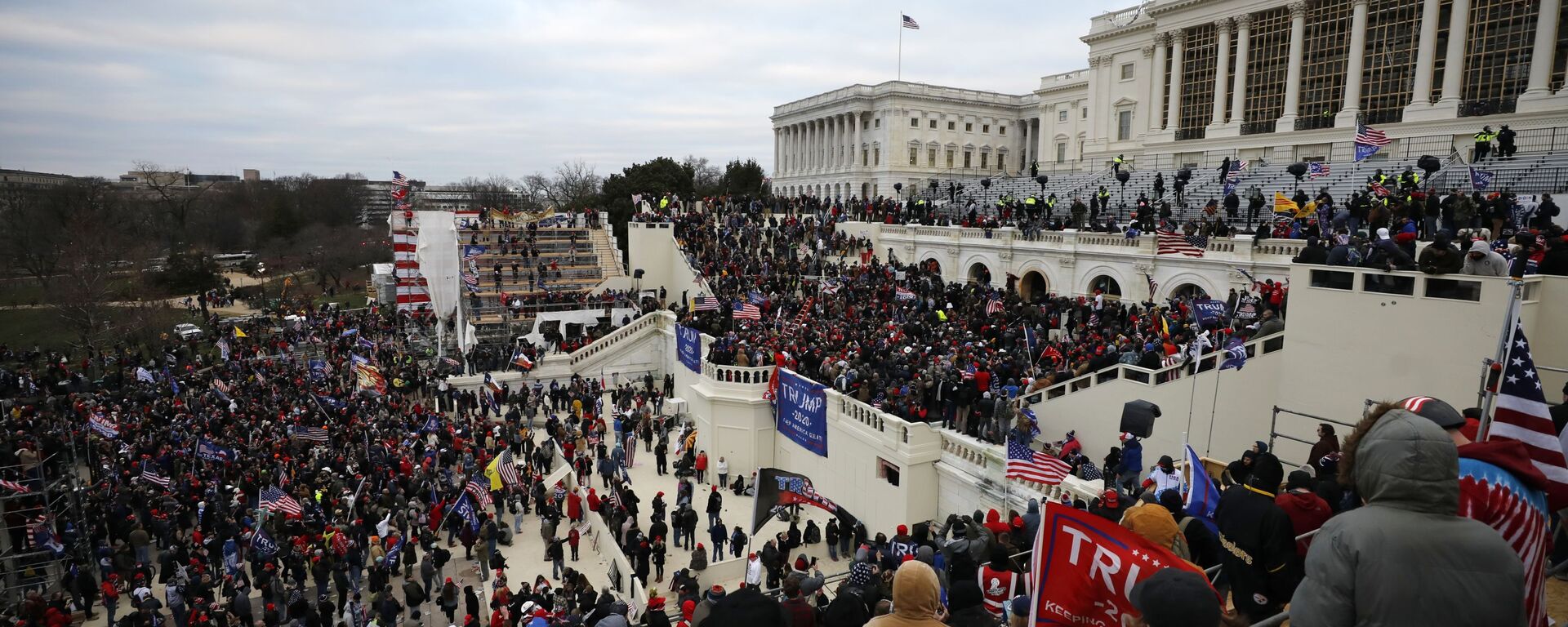 On binlerce Trump destekçisi çarşamba günü başkent Washington'da toplandı. - Sputnik Türkiye, 1920, 10.06.2022
