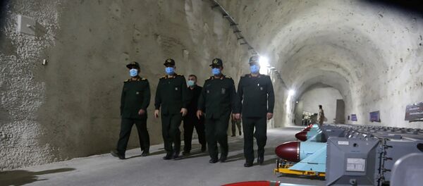 İran, Basra Körfezi'nde kurduğu yer altı füze üssünü tanıttı - Sputnik Türkiye