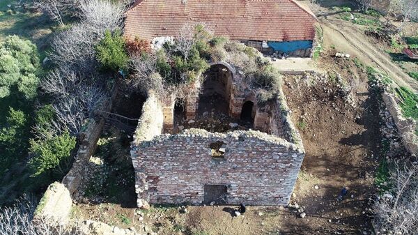 Defineciler 900 yıllık tarihi kiliseyi tahrip etti - Sputnik Türkiye