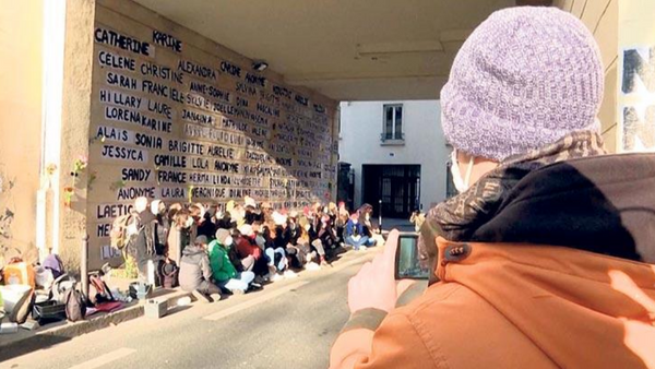 2020 yılında öldürülen 111 kadının ismi Paris duvarlarında - Sputnik Türkiye