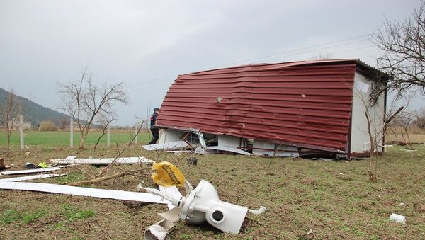 Manisa'da fırtına konteyner evi uçurdu - Sputnik Türkiye
