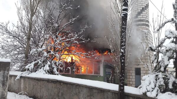 Yangında kullanılamaz hale gelen camiden Kur’an-ı Kerimler hasarsız çıktı - Sputnik Türkiye