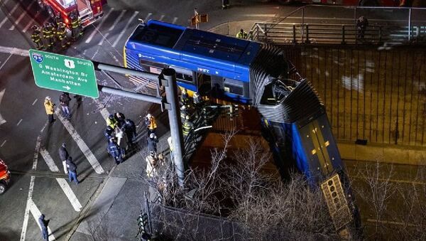 New York'ta otobüs köprüden sarktı: 8 yaralı - Sputnik Türkiye