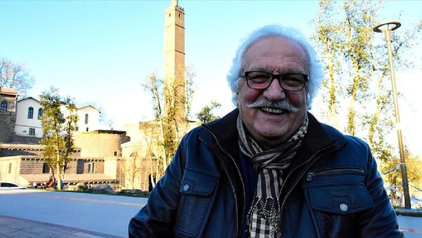 Yavuz Bahadıroğlu mahlasıyla bilinen tarihçi ve yazar Niyazi Birinci - Sputnik Türkiye