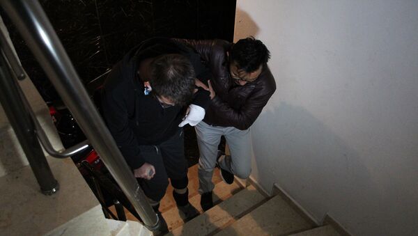 'Asansörde yük taşımayın' uyarısı yapan gaziyi baba oğul dövdü - Sputnik Türkiye