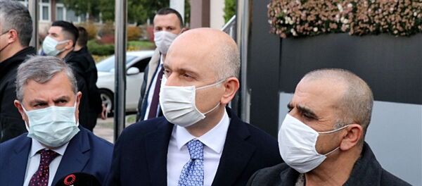 Adil Karaismailoğlu, Nijerya açıklarında rehin alınan gemici Vedat Aksan’ın babası Murat Aksan - Sputnik Türkiye