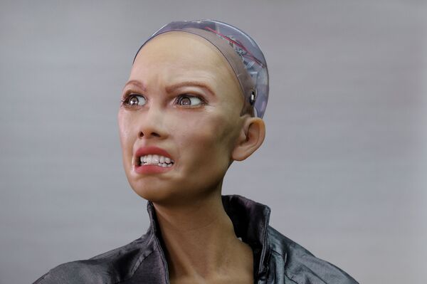 Robot Sophia'nın yaratıcıları pandemi nedeniyle seri üretime geçiyor  - Sputnik Türkiye