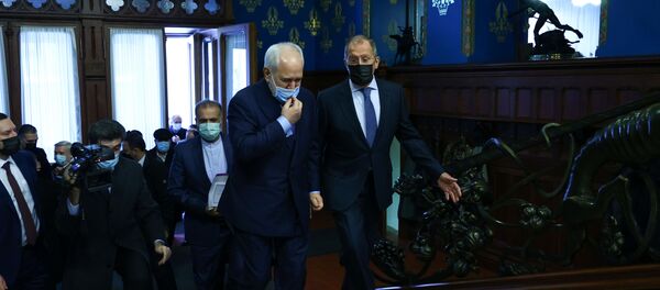 İran Dışişleri Bakanı Muhammed Cevad Zarif, Rusya’nın başkenti Moskova'da Rus mevkidaşı Sergey Lavrov ile düzenlediği ortak basın toplantısında - Sputnik Türkiye