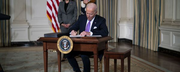 Biden, ırksal eşitlik temalı 4 kararnameyi imzaladı - Sputnik Türkiye