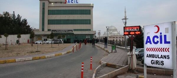 Diyarbakır'da eşinden şiddet gören Süryan Büyük, baba evine sığındı. Cani koca ise barışma vaadiyle tekrar eve götürdüğü eşini kurşuna dizip öldürürken, oğlu, baldızı ve yeğenini de yaraladı - Sputnik Türkiye