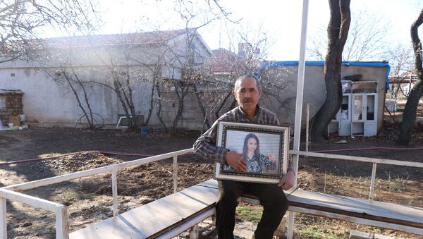  Ankara'da evinde ölü bulunan Aleyna Çakır olarak bilinen Sema Esen'in babası Mehmet Esen - Sputnik Türkiye
