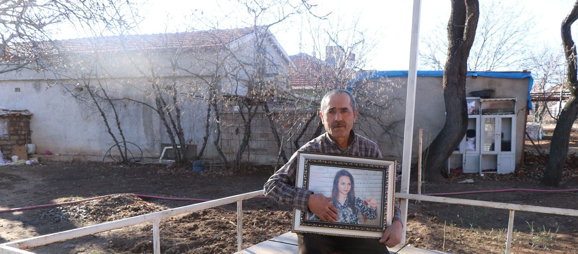  Ankara'da evinde ölü bulunan Aleyna Çakır olarak bilinen Sema Esen'in babası Mehmet Esen - Sputnik Türkiye, 1920, 05.02.2021