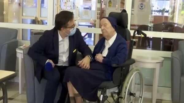 'Avrupa'nın en yaşlı insanı' Rahibe Lucile Randon Kovid-19'u yendi - Sputnik Türkiye