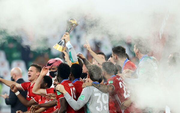 Bayern Münih, 2013 yılının ardından ikinci kez FIFA Kulüpler Dünya Kupası'nın sahibi oldu. - Sputnik Türkiye