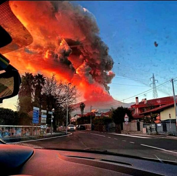 İtalya'daki Etna Yanardağı patlaması - Sputnik Türkiye
