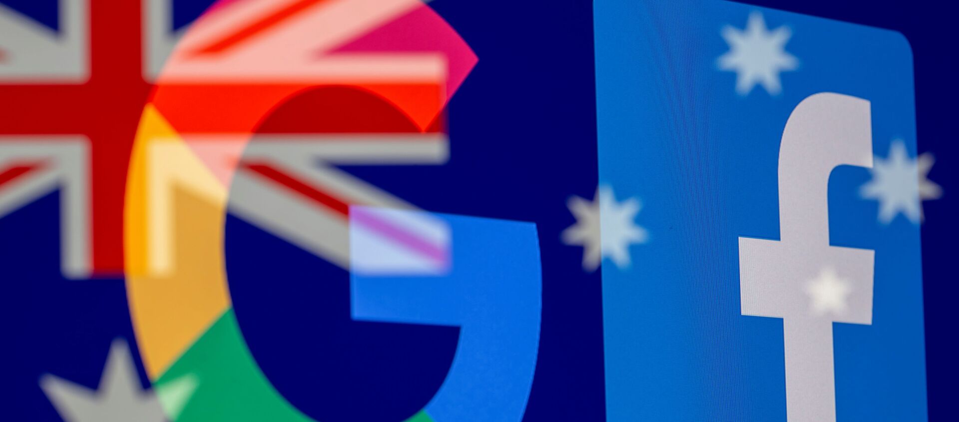 Avustralya bayrağı önünde Google ve Facebook logoları - Sputnik Türkiye, 1920, 19.02.2021