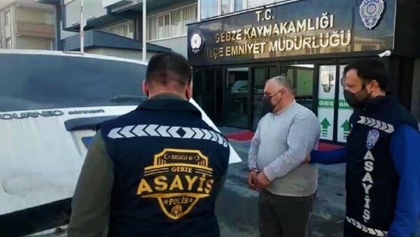 Kendilerini polis ve savcı olarak tanıtıp 215 bin lira dolandırdılar - Sputnik Türkiye